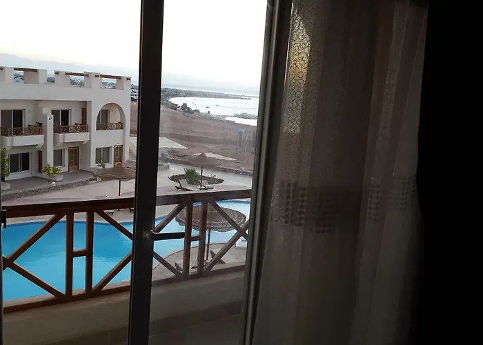 Half Moon - Sunny Dahab