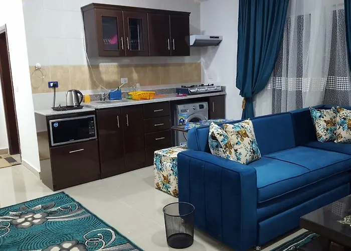 Half Moon - Sunny Apartment