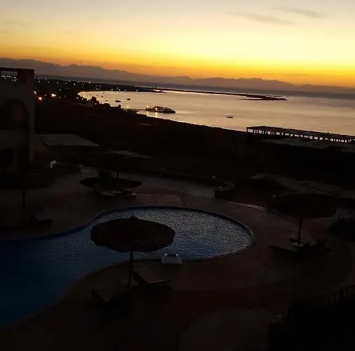 Half Moon - Sunny Dahab