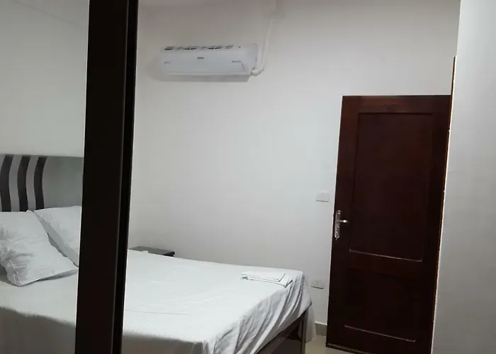 Half Moon - Sunny Apartment